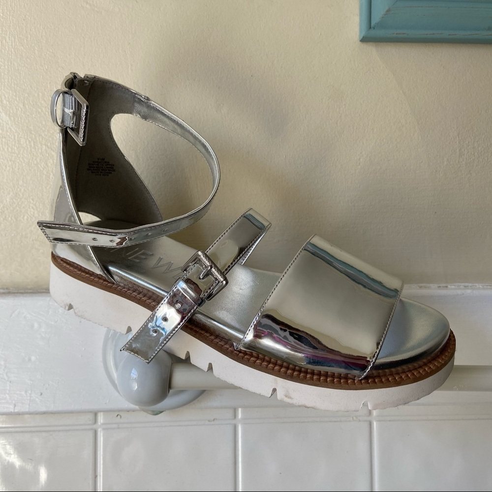 ⚡️⚡️Metallic Silver Sandals ⚡️⚡️ - Picture 3 of 3